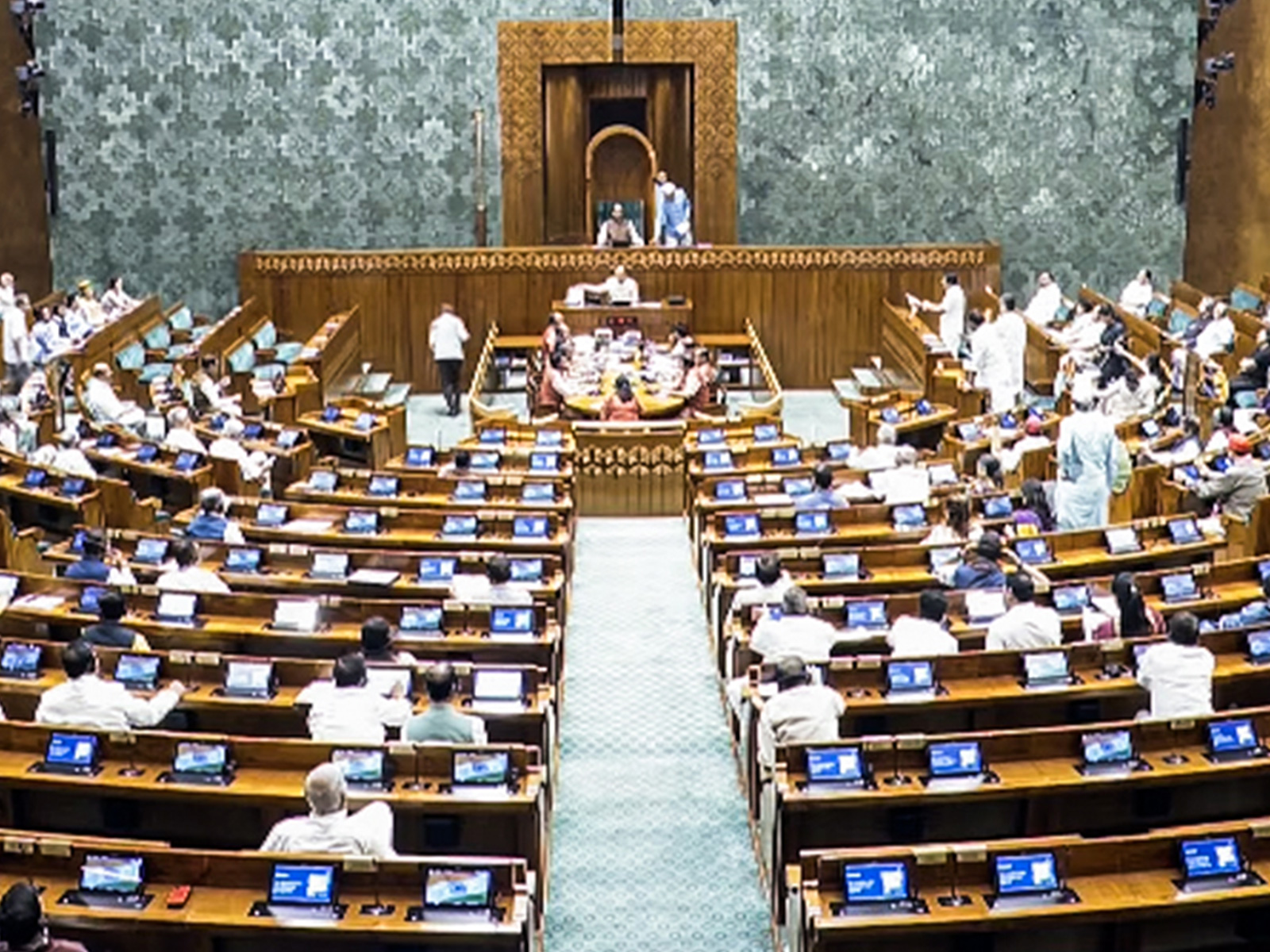 लोकसभा में नहीं पास हो सका महिला आरक्षण से जुड़ा संविधान संशोधन बिल,दो-तिहाई बहुमत से 54 वोट कम