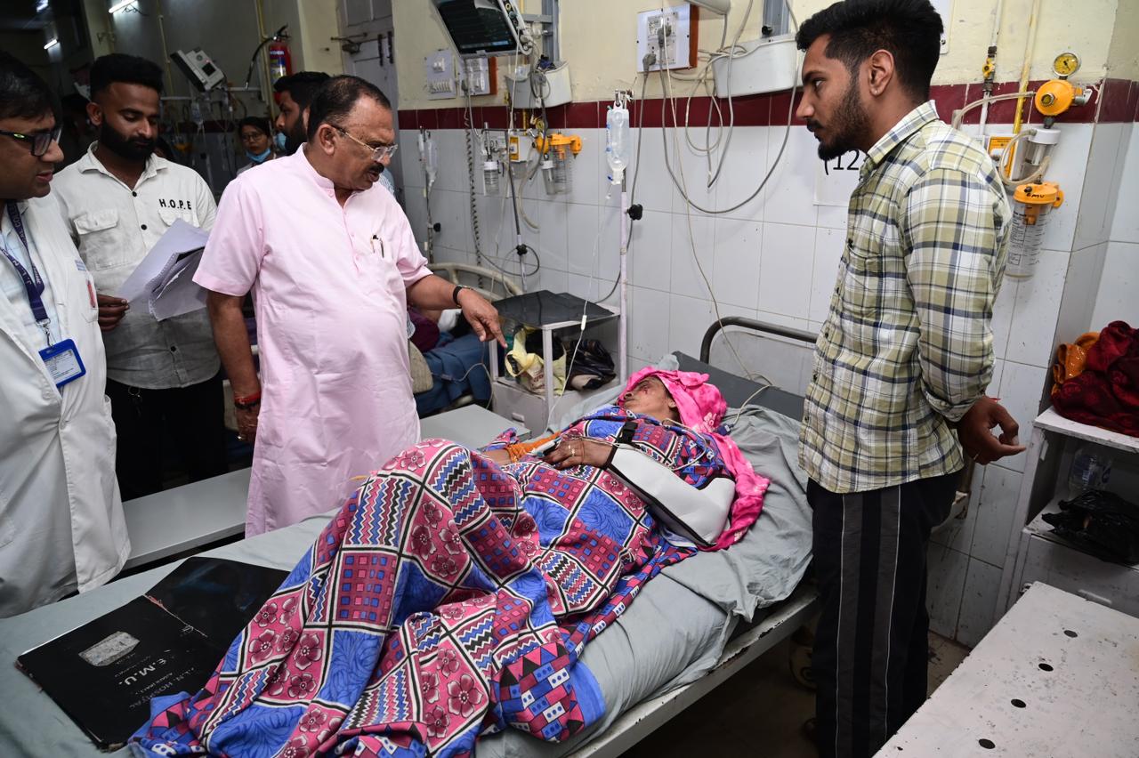 पुष्कर घाटी बस हादसा:विधानसभा अध्यक्ष देवनानी ने लिया संज्ञान,अजमेर में घायलों से की मुलाकात