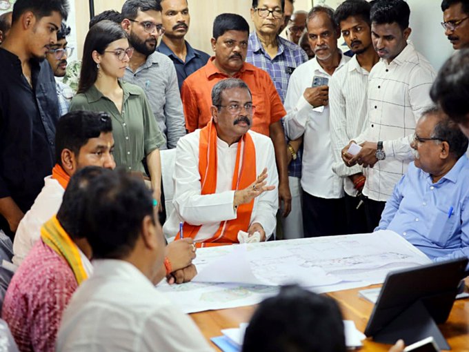 री-NEET परीक्षा की तैयारियों की समीक्षा:धर्मेंद्र प्रधान ने ‘फूलप्रूफ’ और पारदर्शी परीक्षा कराने के दिए निर्देश