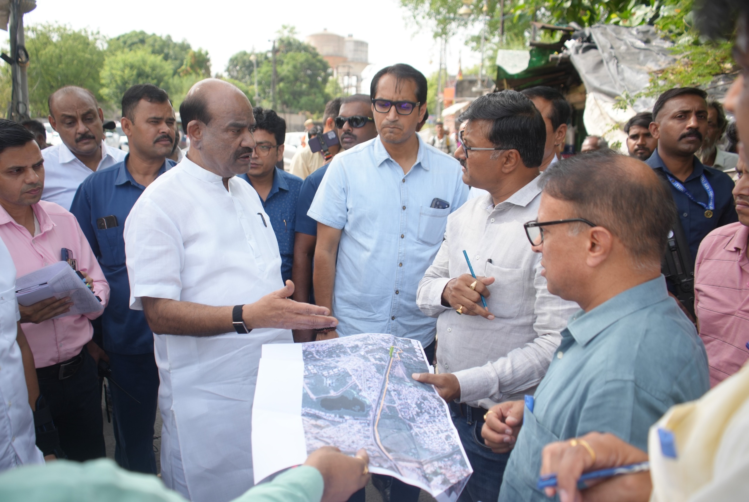 नदी पार इलाकों में सड़क और बुनियादी सुविधाओं का विस्तार,कुन्हाड़ी-नान्ता में विकास कार्यों का निरीक्षण;शहर के प्रवेश द्वारों के सौंदर्यीकरण की योजना