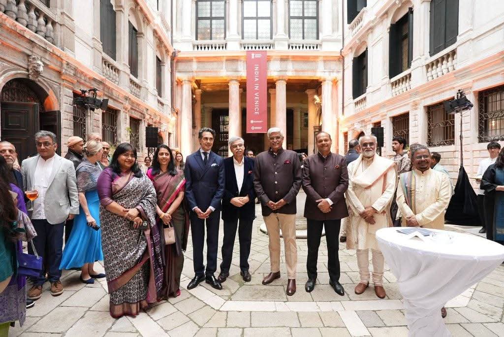 ‘जियोग्राफी ऑफ डिस्टेंस’ थीम पर इंडिया पवेलियन,वेनिस बिएनाले में केंद्रीय मंत्री शेखावत की मौजूदगी