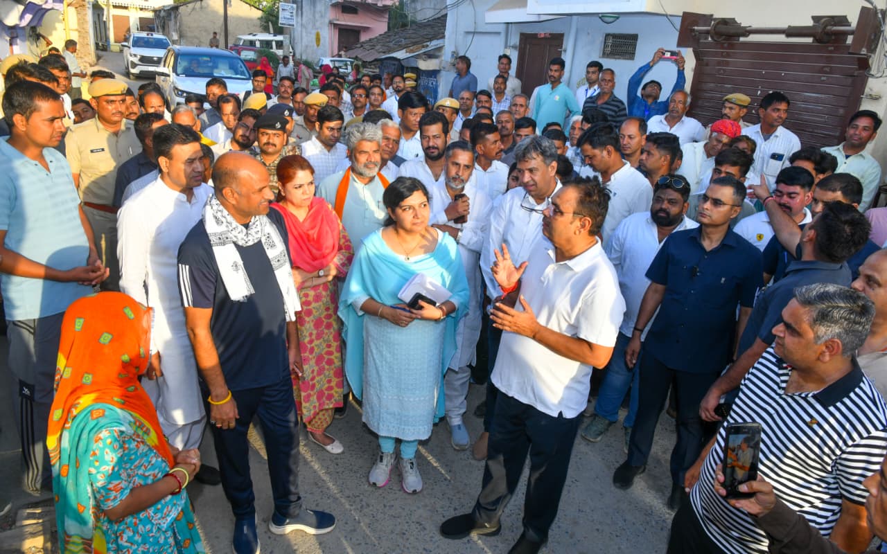प्रतापगढ़ के बम्बोरी गांव पहुंचे मुख्यमंत्री भजनलाल शर्मा,घर-घर जाकर सुनी लोगों की समस्याएं
