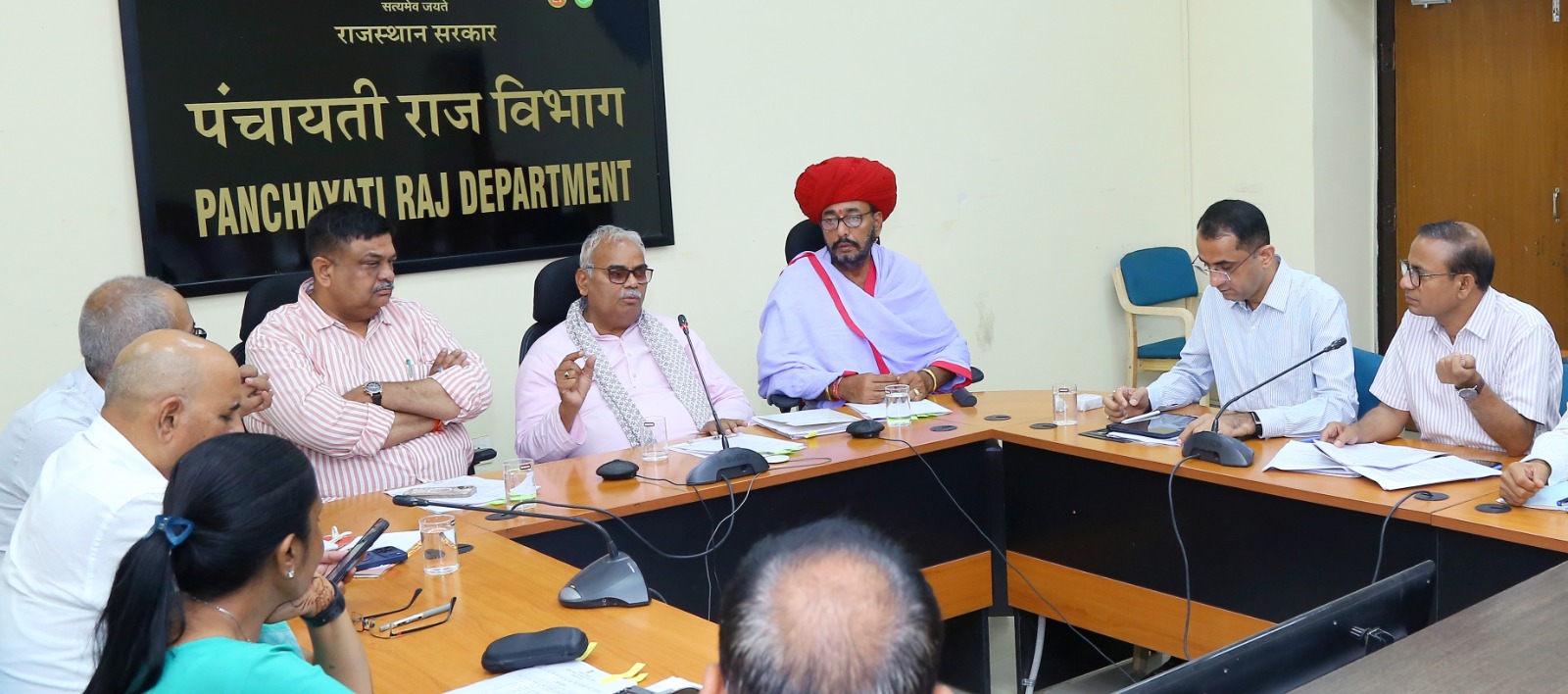 प्रदेश में विलायती बबूल के संपूर्ण उन्मूलन के लिए चरणबद्ध कार्य योजना बनाकर, विभागों के साथ समन्वय कर प्रभावी अभियान चलाया जाए:पंचायती राज मंत्री