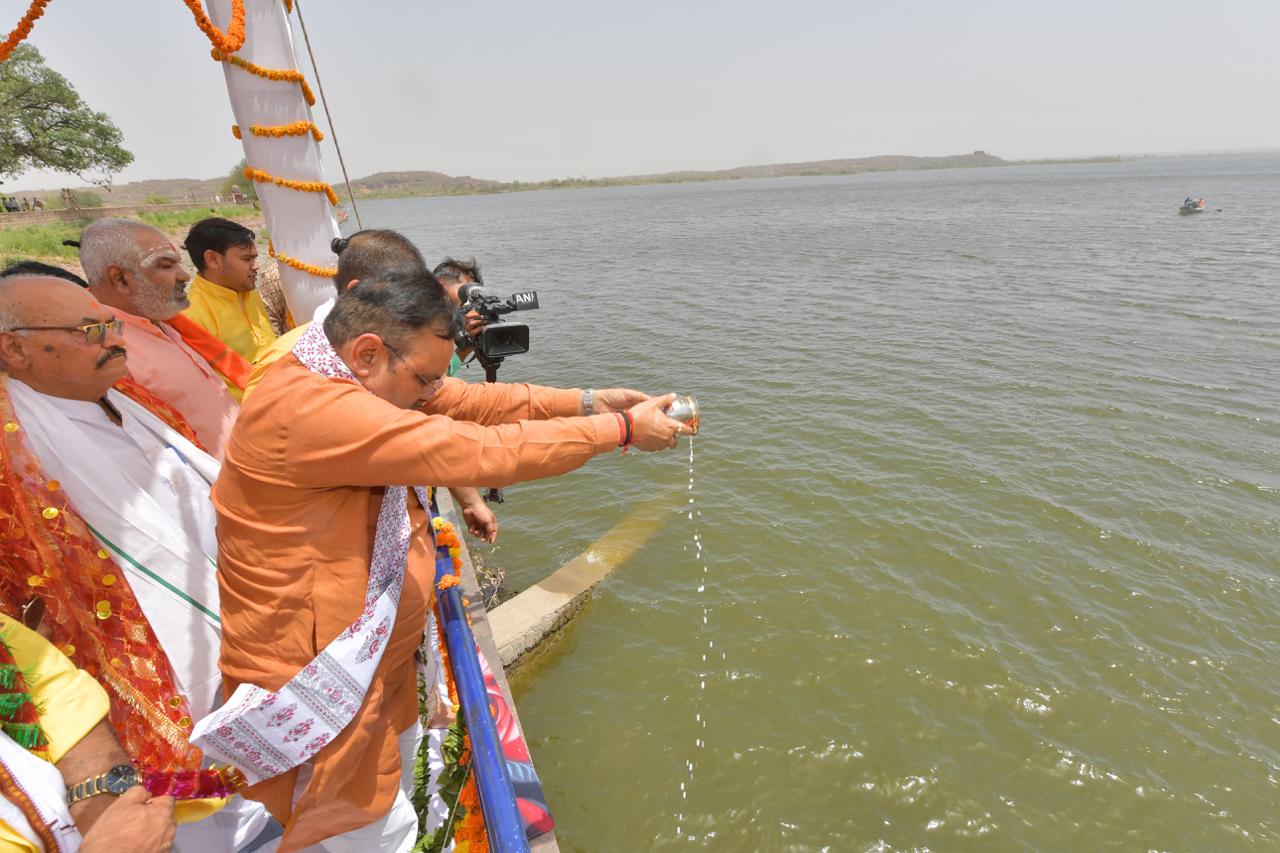 गंगादशमी पर मुख्यमंत्री भजनलाल शर्मा ने बंध बरेठा बांध पर किया जल पूजन,बोले- ‘जल संरक्षण सुरक्षित भविष्य की कुंजी’