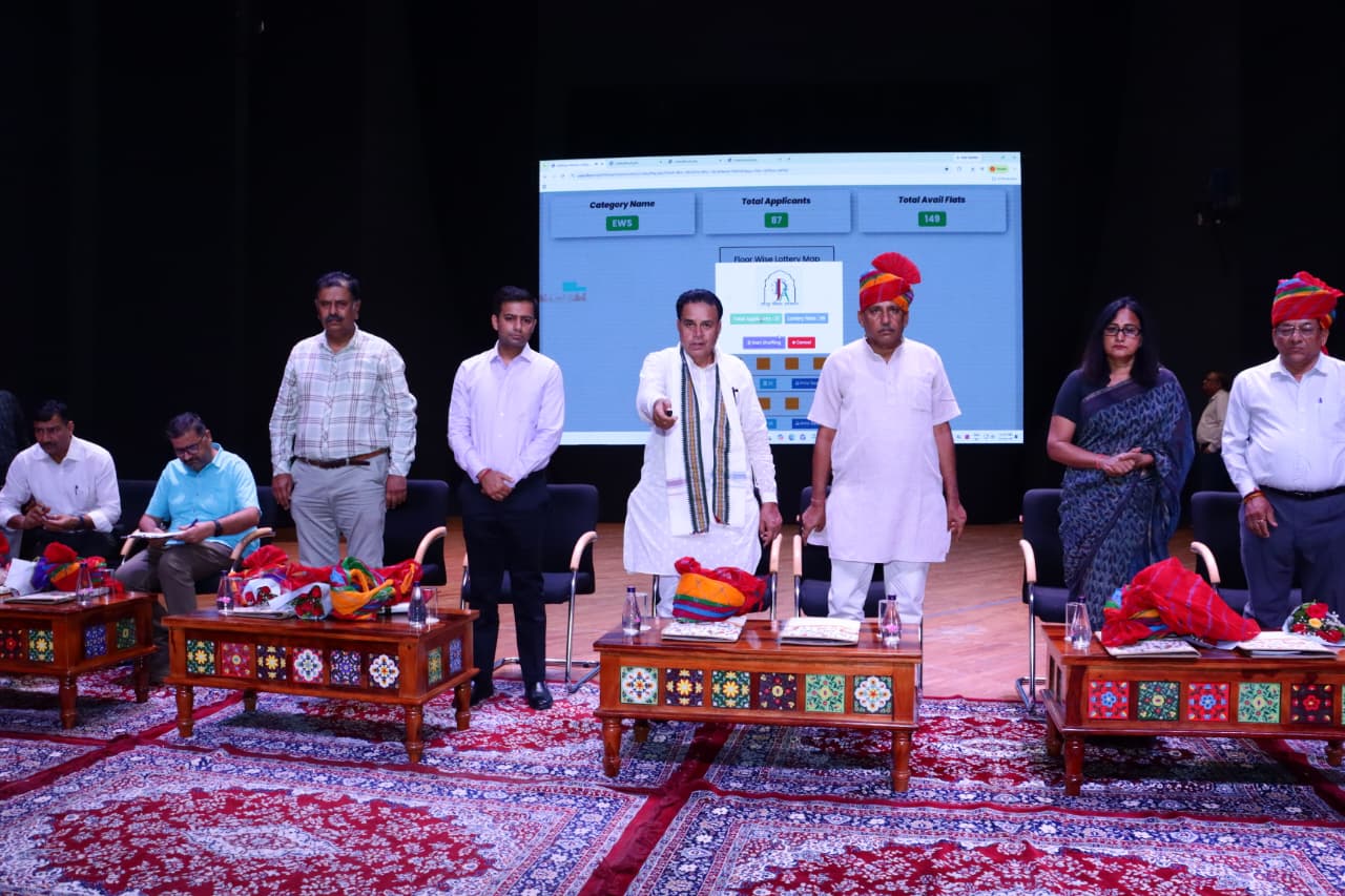110 परिवारों को आवास की चाबी सौंपते हुए मंत्री जोगाराम पटेल बोले- विकास और गरीब कल्याण साथ-साथ आगे बढ़े