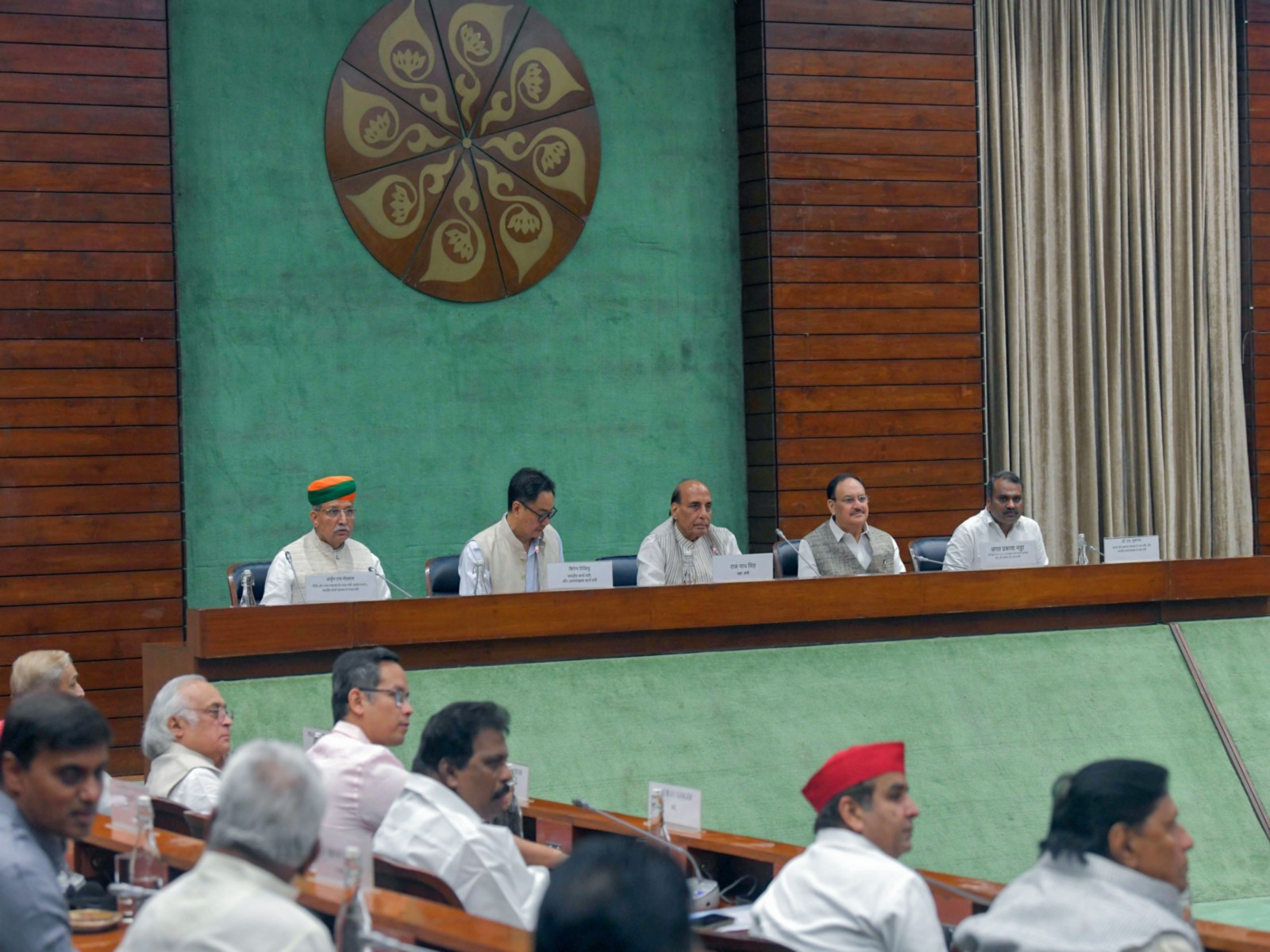 संसद के मानसून सत्र से पहले सर्वदलीय बैठक,विपक्ष का वॉकआउट;सरकार ने सहयोग की अपील,विपक्ष ने उठाए कई मुद्दे