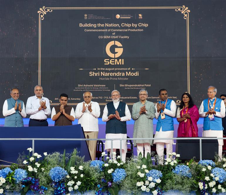 गुजरात के साणंद में सेमीकंडक्टर प्लांट का उद्घाटन:PM मोदी बोले— भारत ‘चिप क्रांति’ के नए दौर में