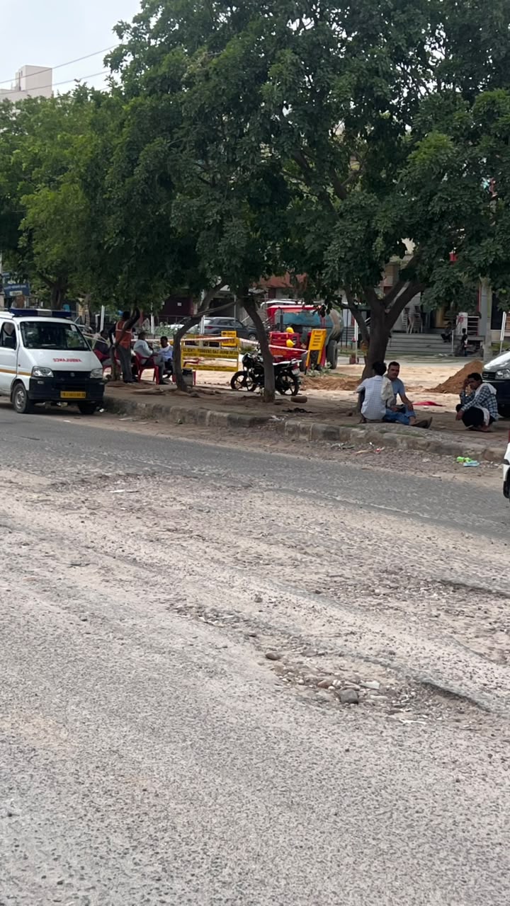 जयपुर में बारिश के बाद सड़कों की बदहाली,जलभराव और गड्ढों से बढ़ीं लोगों की मुश्किलें