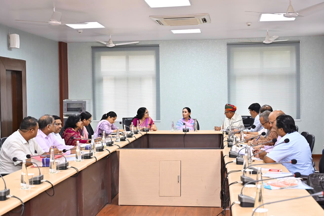 जयपुर:उपमुख्यमंत्री दिया कुमारी ने पर्यटन परियोजनाओं और बजट कार्यों की समीक्षा की,जनसुनवाई में सुनीं लोगों की शिकायतें