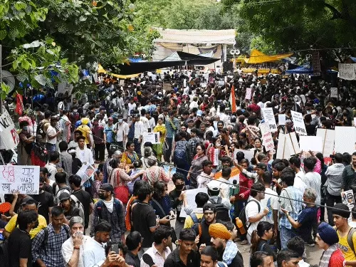 NEET विवाद:सरकार ने CJP से बातचीत की पेशकश दोहराई,संगठन ने जंतर-मंतर या तटस्थ स्थान पर वार्ता की शर्त रखी