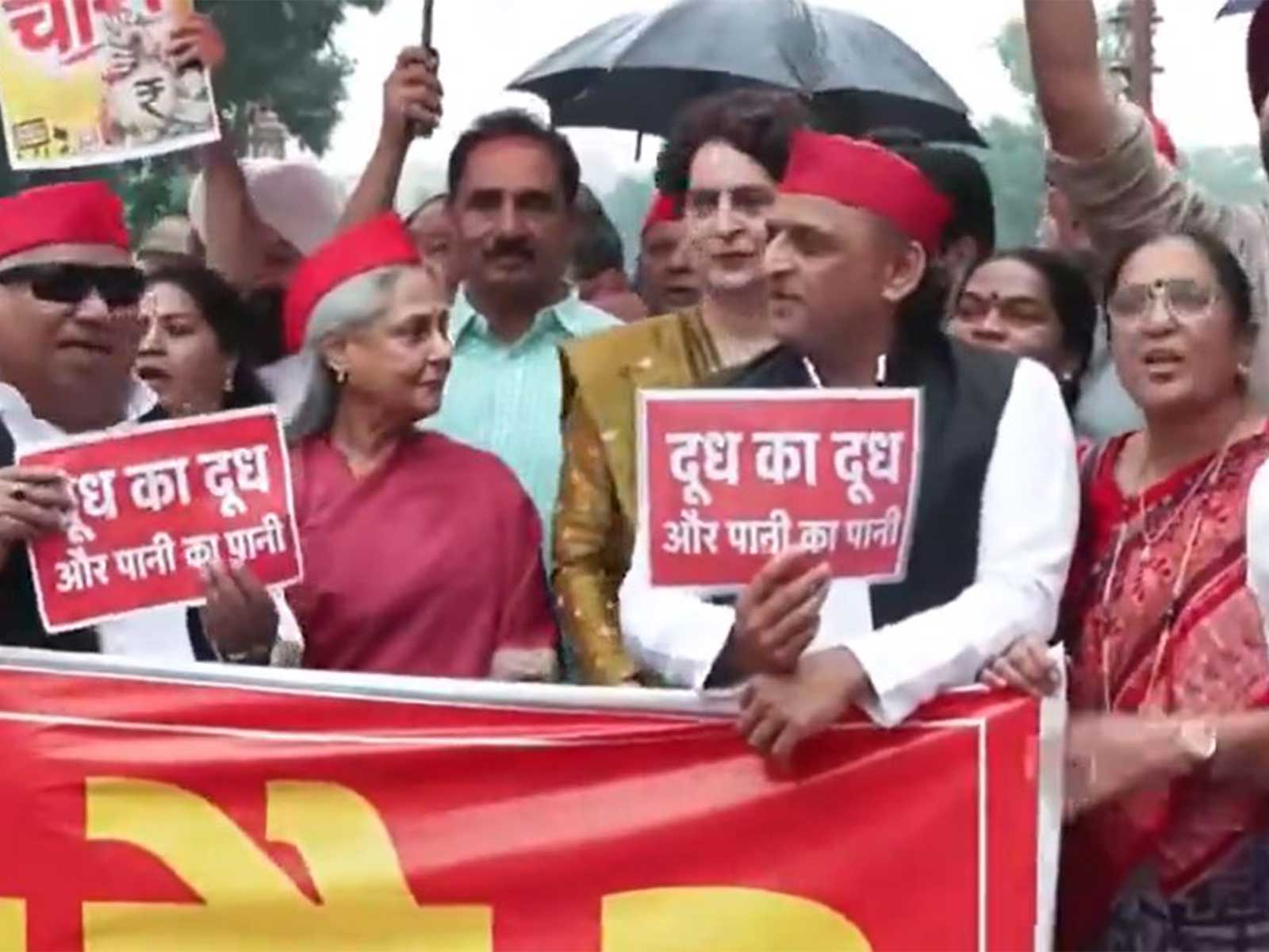 संसद में फिर आमने-सामने NDA और इंडिया ब्लॉक,नारेबाजी के बीच लोकसभा की कार्यवाही बुधवार तक स्थगित