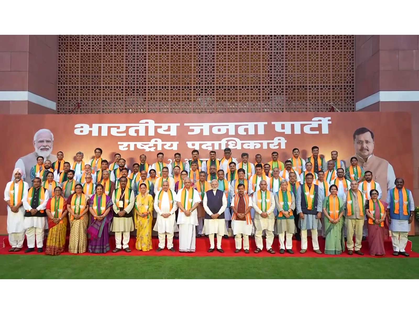 बीजेपी की नई टीम से मिले पीएम मोदी,‘वंदे मातरम्’ पर देशव्यापी अभियान का ऐलान