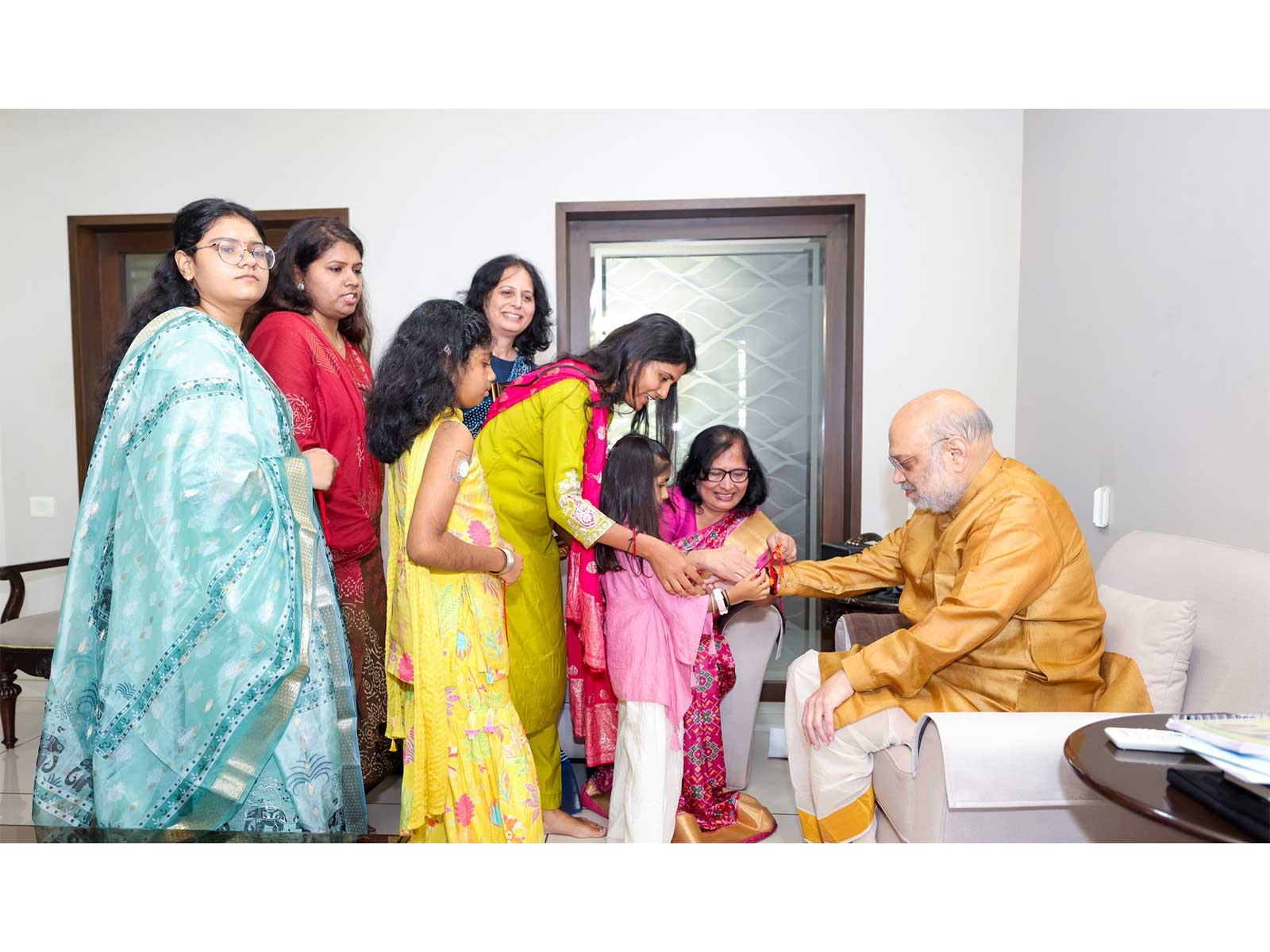 अहमदाबाद में टाइप-1 डायबिटीज से पीड़ित बच्चों के साथ अमित शाह ने मनाया रक्षाबंधन, मुफ्त इंसुलिन का किया जिक्र