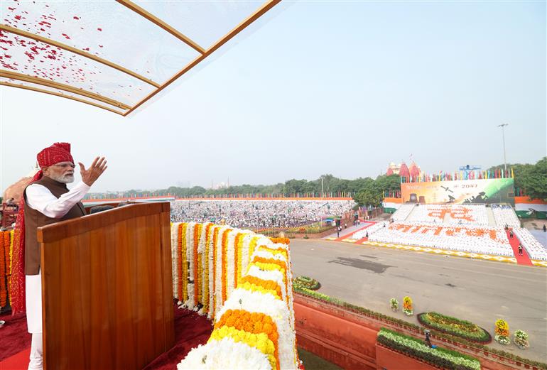 80वें स्वतंत्रता दिवस पर लाल किले से पीएम मोदी का संबोधन,बोले- 2047 तक विकसित भारत का सपना पूरा करना है