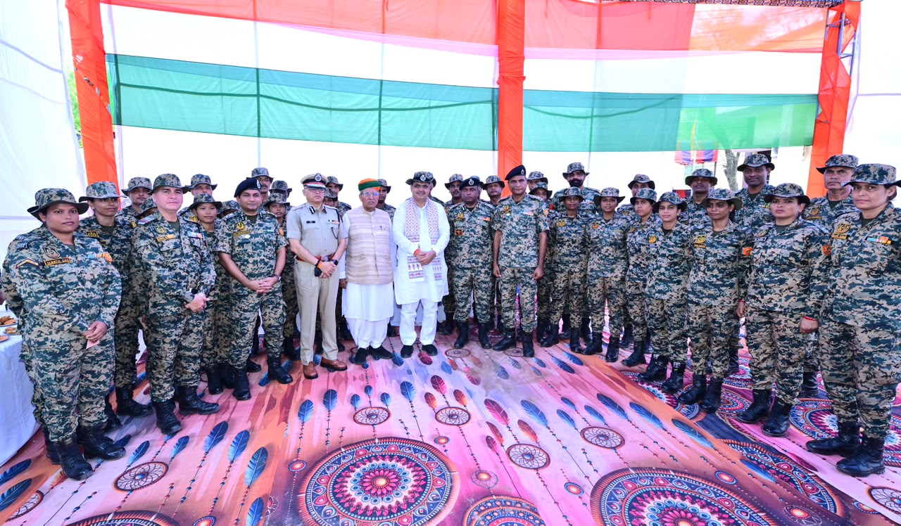 अनूपगढ़ में सीएम भजनलाल शर्मा ने BSF जवानों से किया संवाद,बॉर्डर आउटपोस्ट का लिया जायजा
