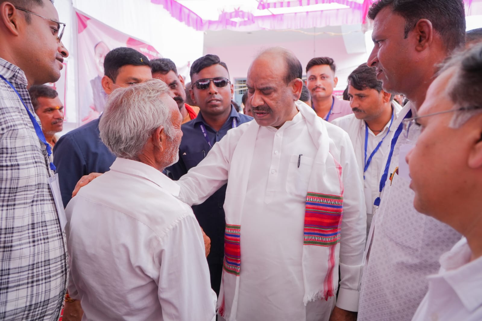 मवासा गंदीफली में सांसद जन सेवा अभियान शिविर पहुंचे ओम बिरला,ग्रामीणों की समस्याएं सुनीं