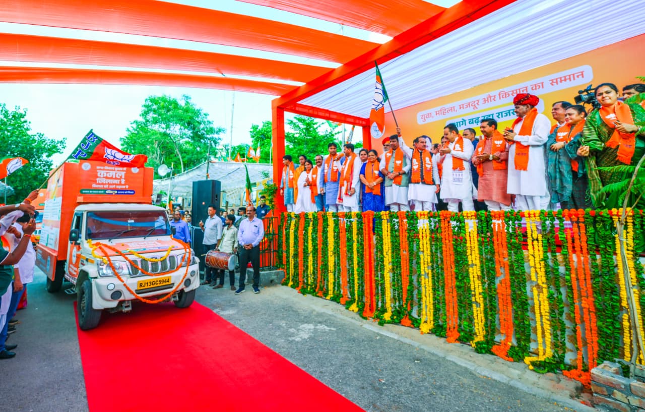 भाजपा ने जनकल्याणकारी योजनाओं के प्रचार-प्रसार के लिए 25 विजय रथों को किया रवाना