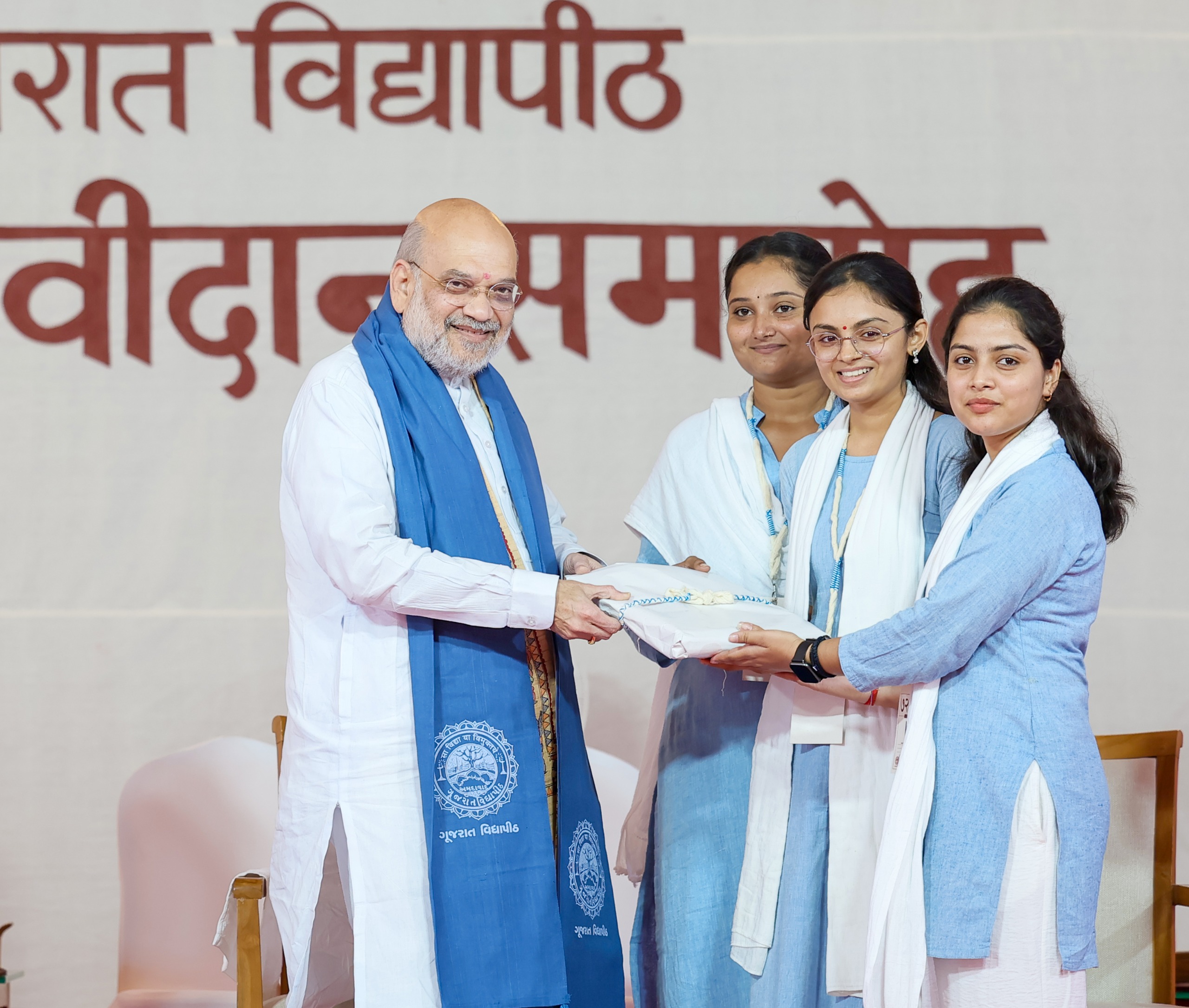 गुजरात विद्यापीठ के दीक्षांत समारोह में अमित शाह बोले— “स्वभाषा, संस्कृति और श्रम के बिना अधूरी है आज़ादी”