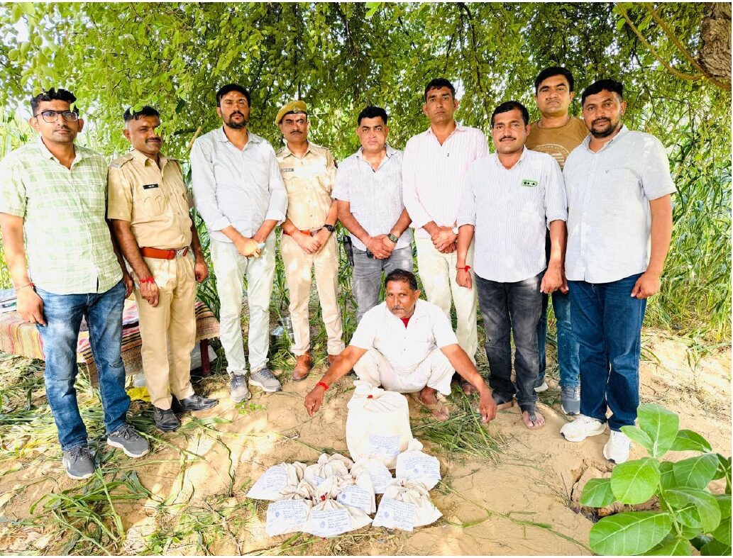 बाड़मेर में खेत में जमीन के नीचे छिपाकर रखी अफीम बरामद,एक आरोपी गिरफ्तार