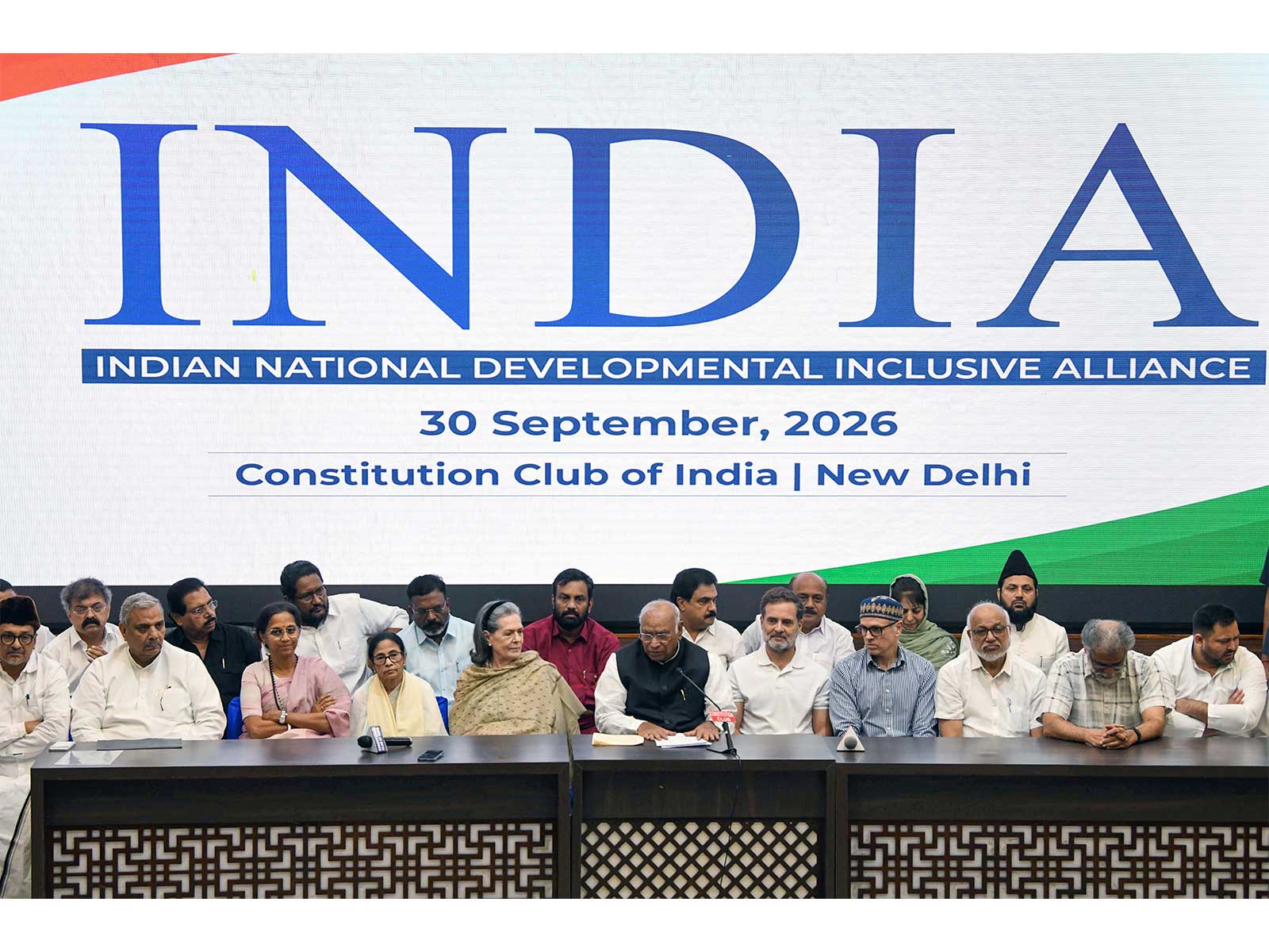 चुनाव आयोग के खिलाफ INDIA ब्लॉक का मार्च,CEC ज्ञानेश कुमार को हटाने और बैलेट पेपर से चुनाव की मांग