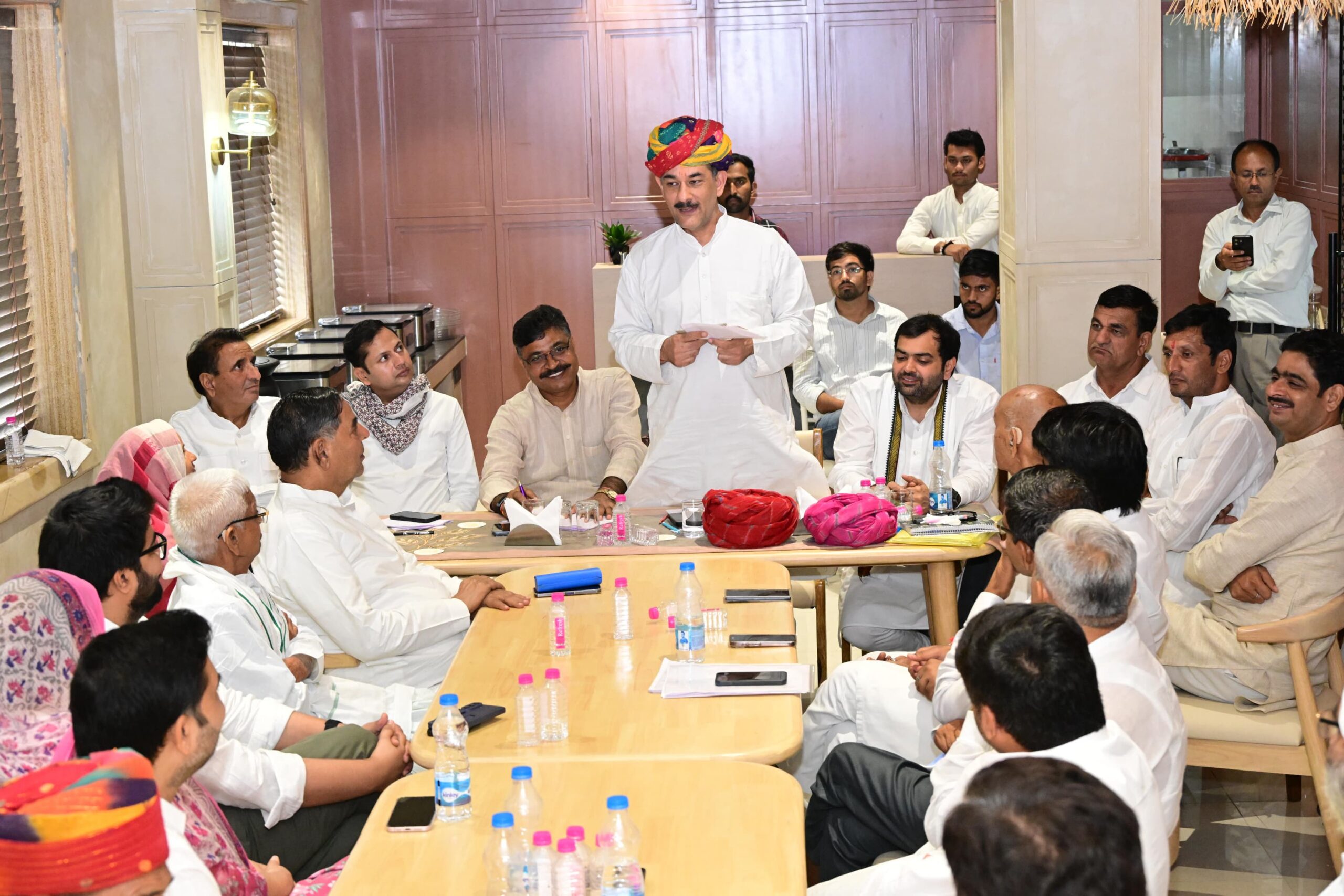 राजस्थान पंचायत चुनाव:कांग्रेस ने तेज की तैयारी,अलवर में भंवर जितेंद्र सिंह और टीकाराम जूली की मौजूदगी में चुनावी रणनीति पर चर्चा