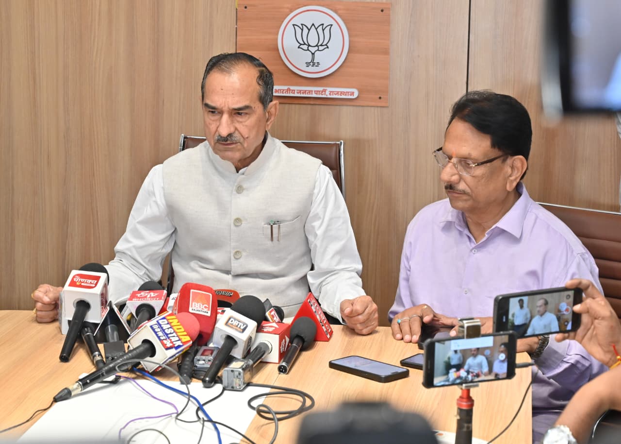 मदन राठौड़ का गहलोत पर निशाना,बोले- ‘राहुल गांधी और खरगे की छवि धूमिल कर कांग्रेस अध्यक्ष बनना चाहते हैं’