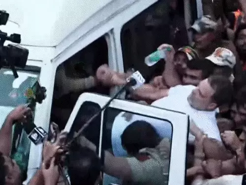 जंतर-मंतर पर राहुल-प्रियंका का प्रदर्शन, राहुल बोले- ‘मार्च रोक सकते हैं, जनता की आवाज नहीं’